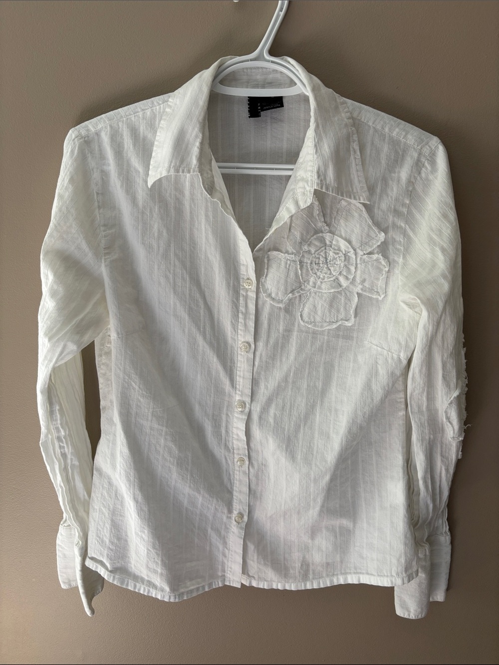 kenzie White Button-Up Blouse with Floral Applique